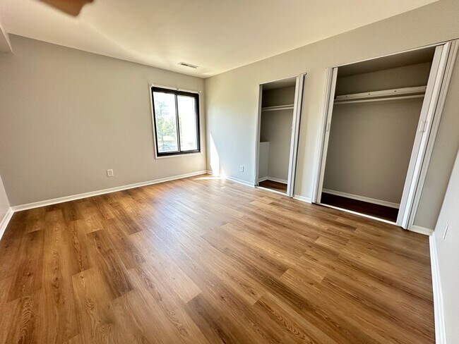 Building Photo - Available for Immediate Move-In – 2 Bed | 2 Bath Condo