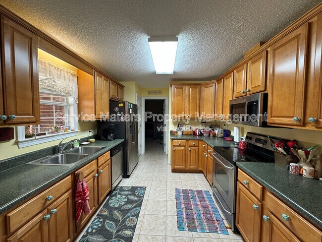 Building Photo - 6277 Pansy Dr