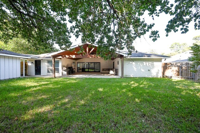 Building Photo - 25602 Yellow Pine Ln