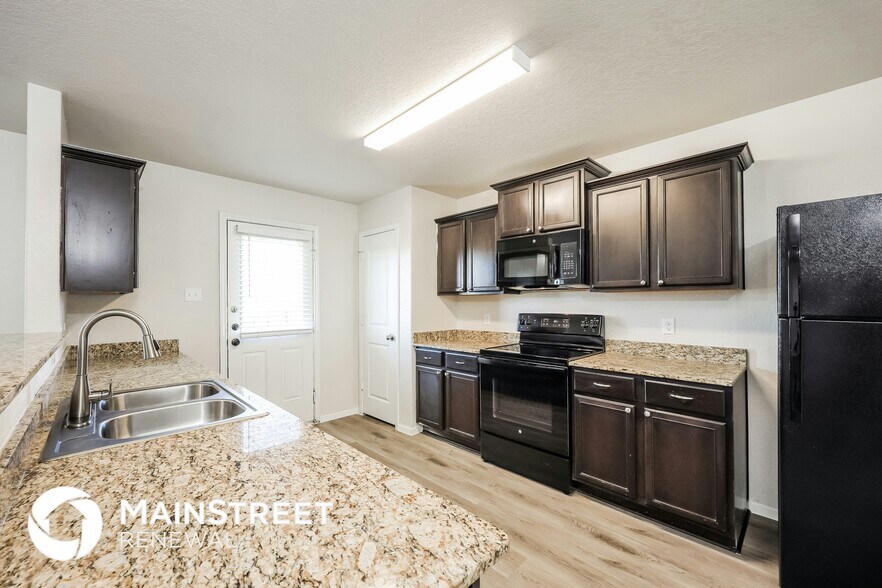 Building Photo - 6726 Sabinal