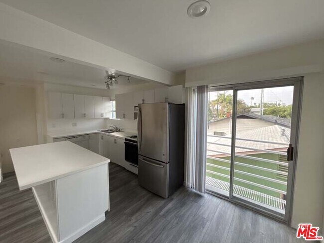 Building Photo - 915 Broadway St