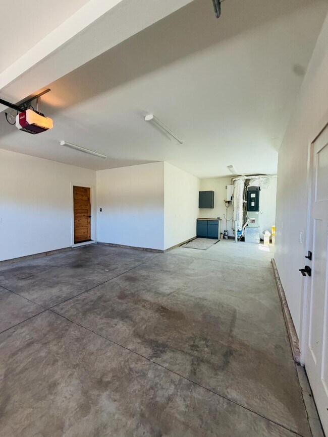 Building Photo - 61188 Bachelor View Rd