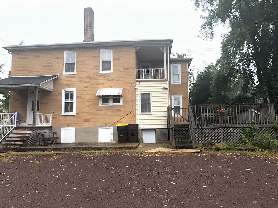 Building Photo - 876 Main St