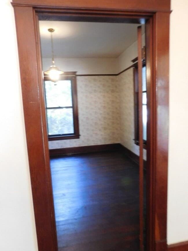 Building Photo - 3Bd/1Ba Two Story House - Available Soon!