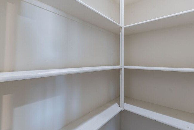 Building Photo - Discover the perfect blend of comfort and ...