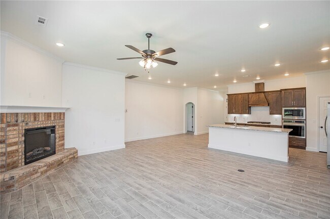 Building Photo - 2509 Westbrook Lp