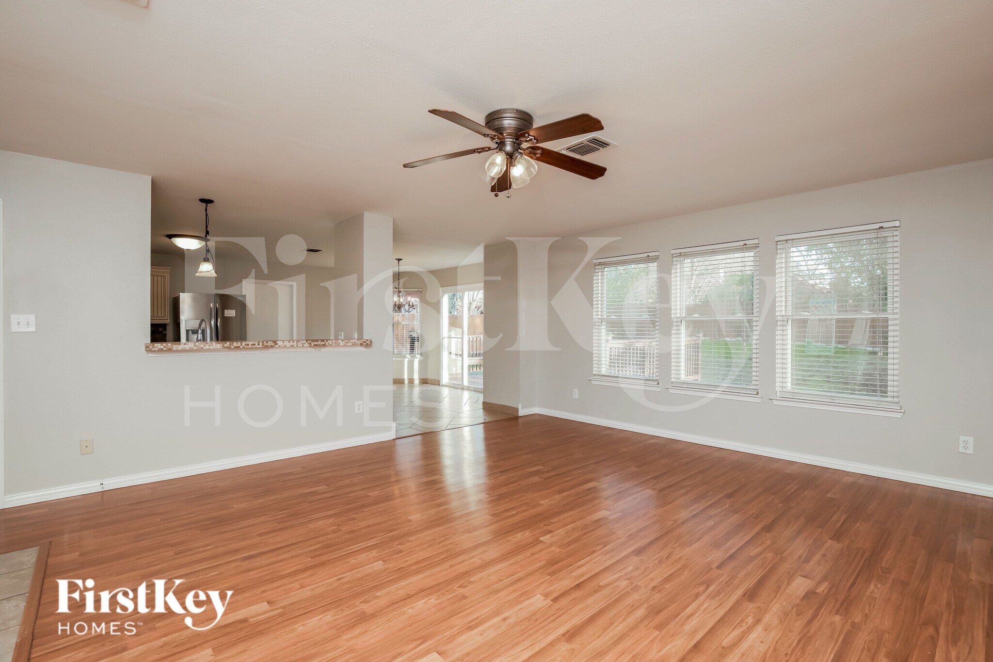 Building Photo - 3438 Columbia Dr