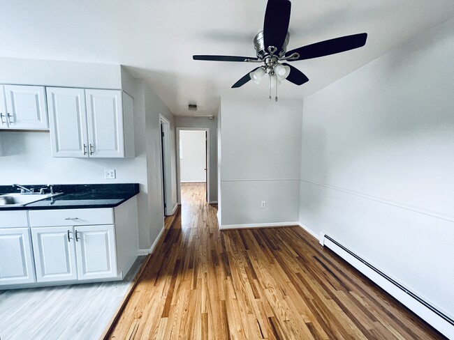 Dining area - 4036 O Leary Ave