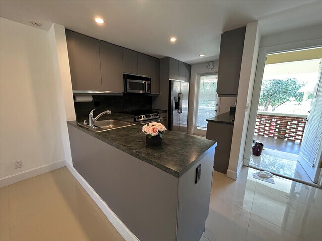 Building Photo - 2800 NE 14th Street Causeway