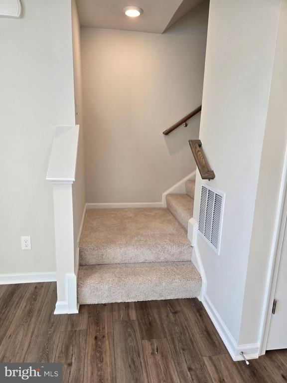 Building Photo - 803 Blue Wing Ct