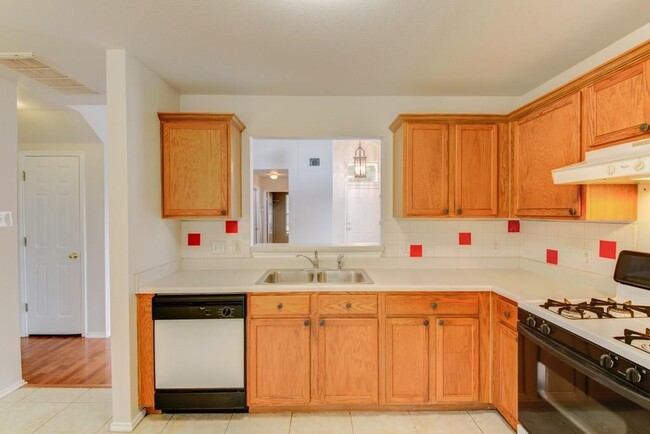 Building Photo - 910 Port Daniel Dr