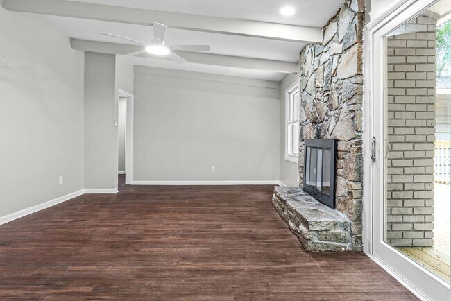 Building Photo - Charming Weatherly Woods Home with In-Law ...