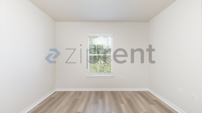 Building Photo - Unit B