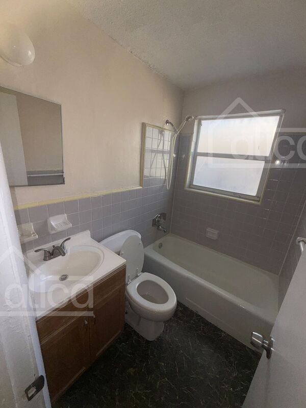 Building Photo - 625 8th St