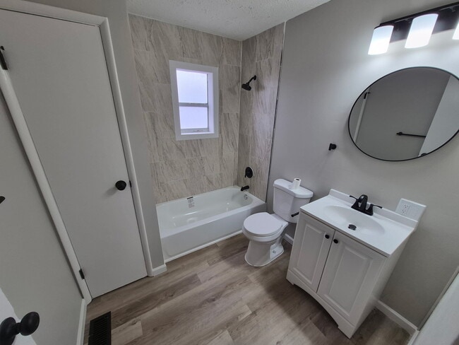 Building Photo - 2345 Teakwood Manor Dr