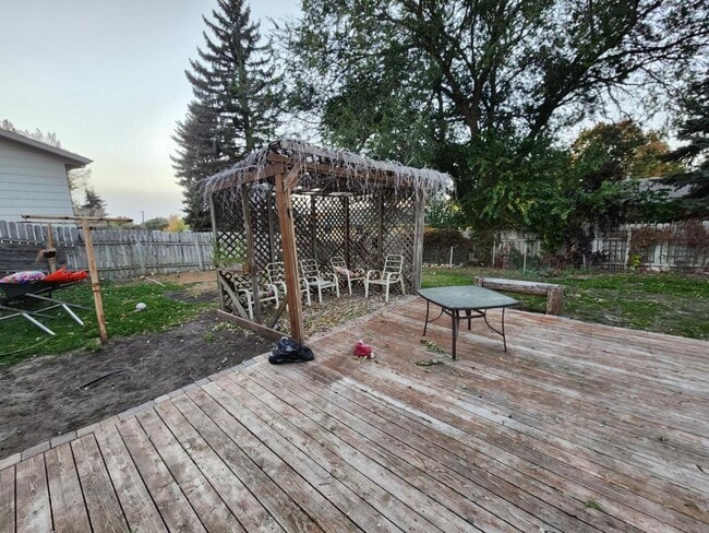 Building Photo - 2318 E Boulevard Ave