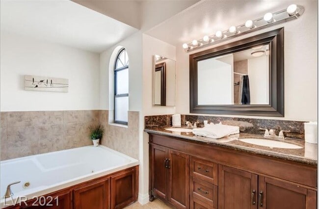 Building Photo - 8129 Spur Ct