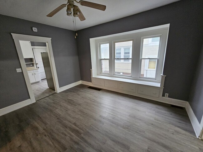 Building Photo - 3433 W 41st St