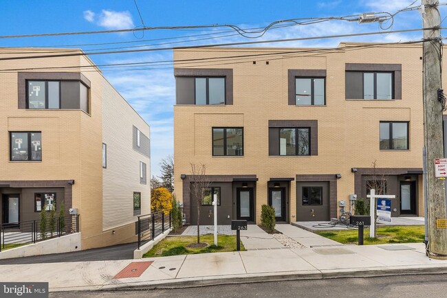 Building Photo - 261 Delmar St