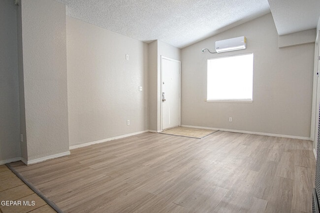 Building Photo - 3403 Pershing Dr