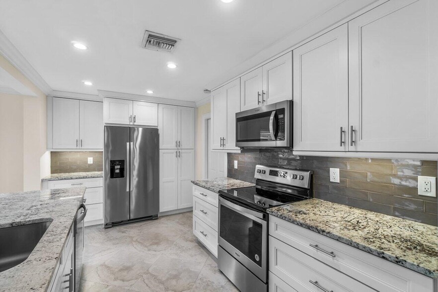 Building Photo - 2096 SW 13th Ter