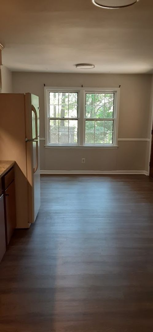 Building Photo - Lovely Three Bedroom Upgraded Home in Irmo...