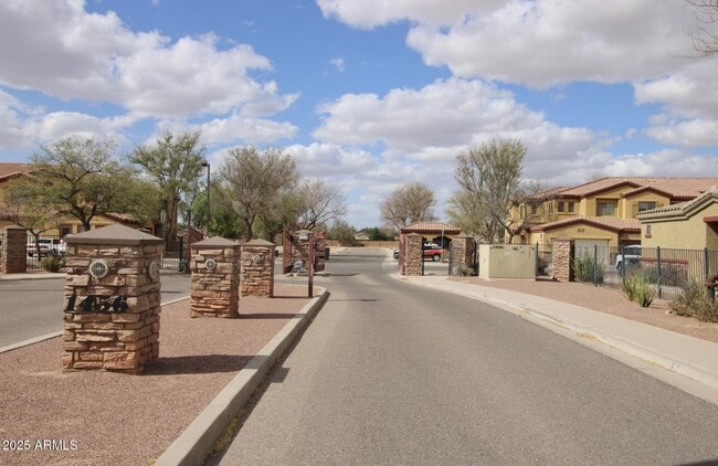 Building Photo - 1456 E 9th St