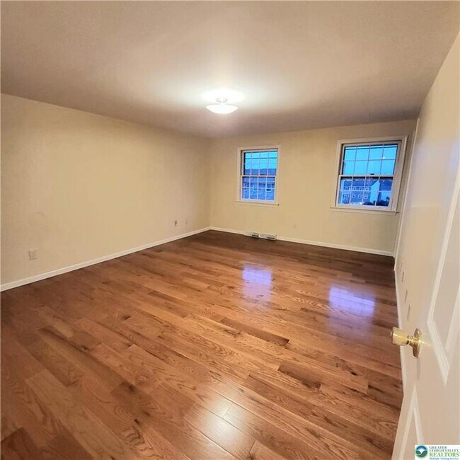 Building Photo - 1081 Barnside Rd