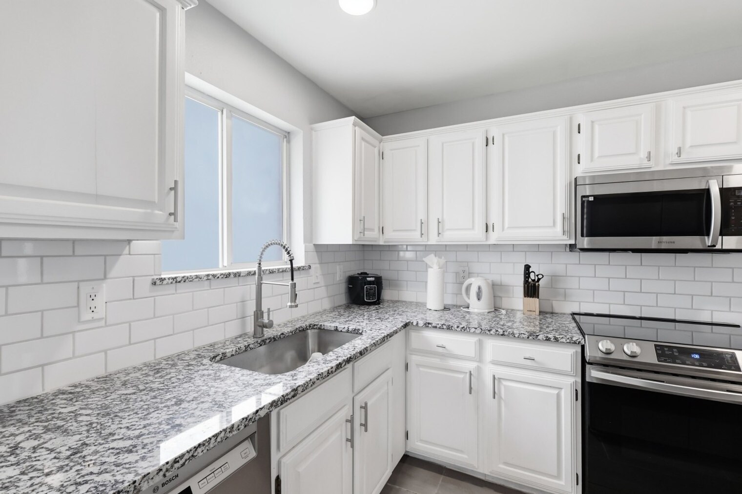 Building Photo - 11092 Quest Dr