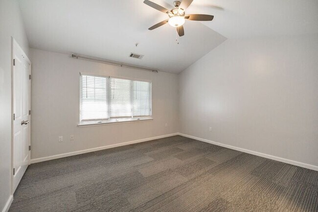 Building Photo - 1035 Barnett Shoals Rd