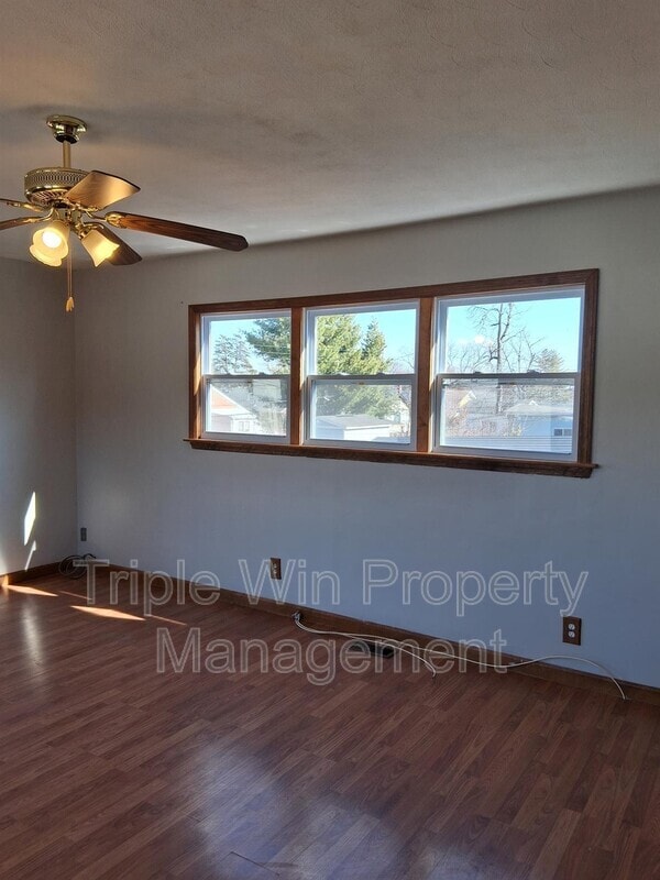 Building Photo - 313 Carthage Ave