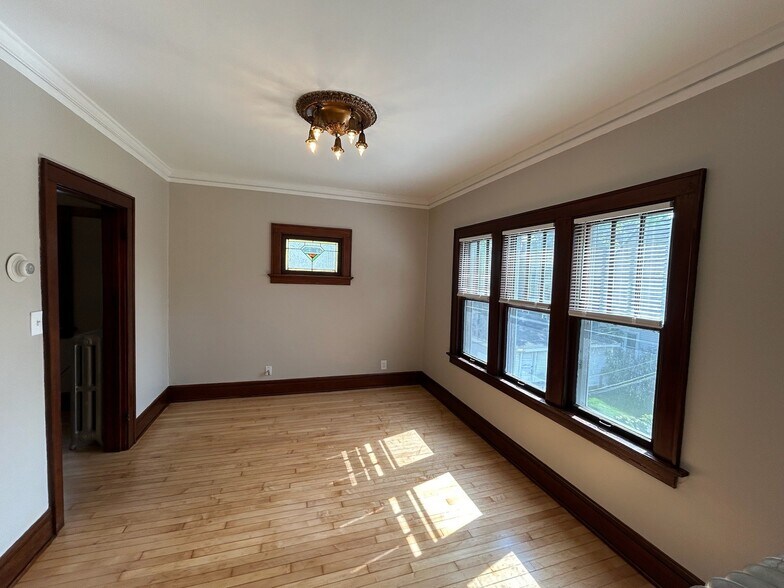 Building Photo - 1933 N Cambridge Ave