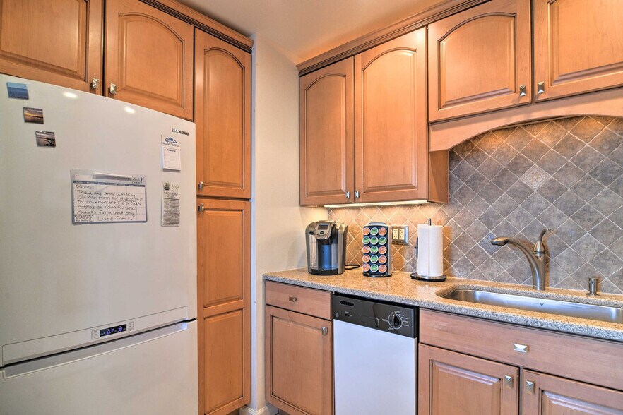 Building Photo - 5285 Coquina Key Dr SE
