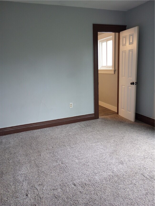 Building Photo - 364 W Gray St