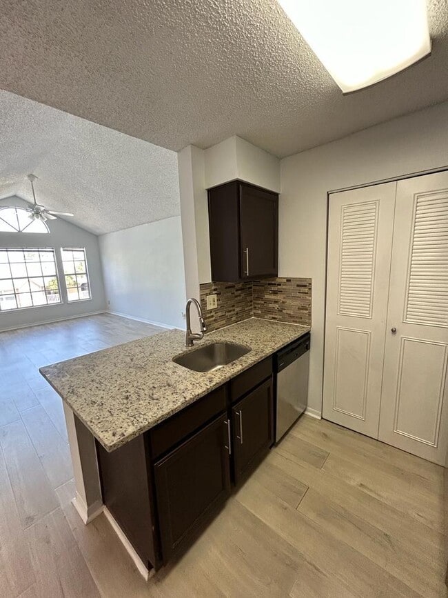 Building Photo - 1055 S Hiawassee Rd