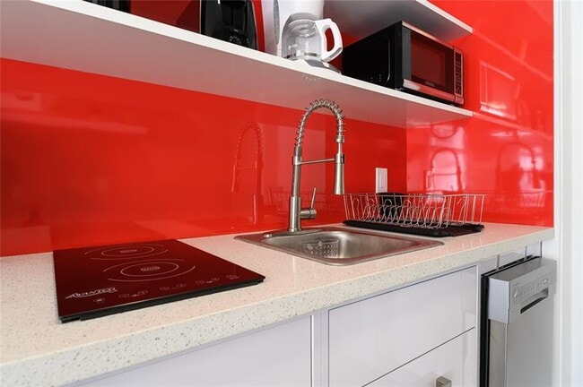 Building Photo - 1020 N Victoria Park Rd