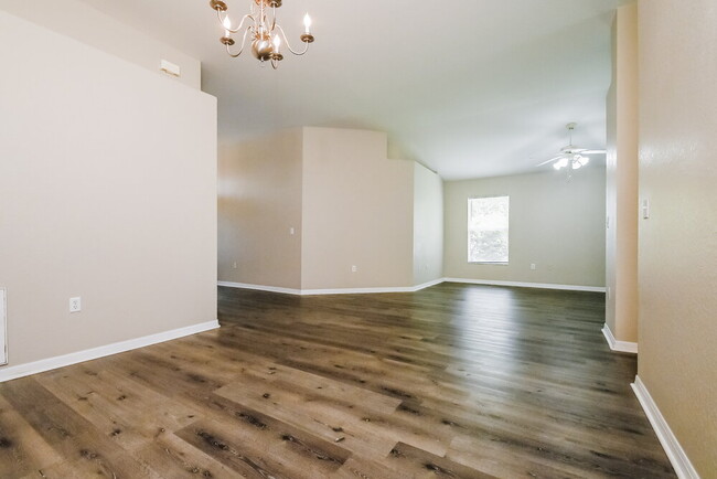 Building Photo - 1195 Lake Pl Ct