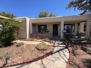 Building Photo - Beautiful home near UNM/CNM. 3 Bedroom 2 bath