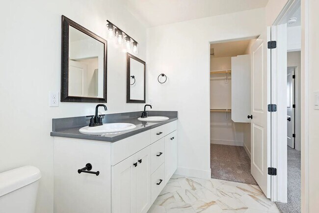 Building Photo - Charming Cedar City 3 Bedroom Townhome!