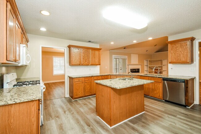 Building Photo - 5191 Memorial Ln SW