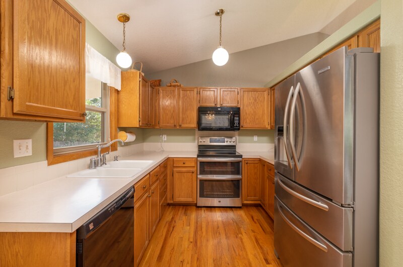 kitchen - 2338 Moorgate Dr