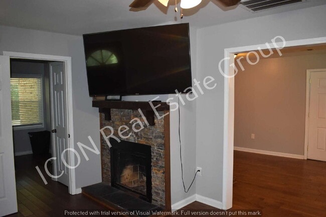 Building Photo - 1/1 home with detached garage