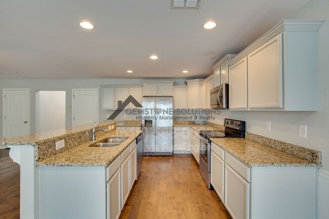Building Photo - 4018 Commons Dr