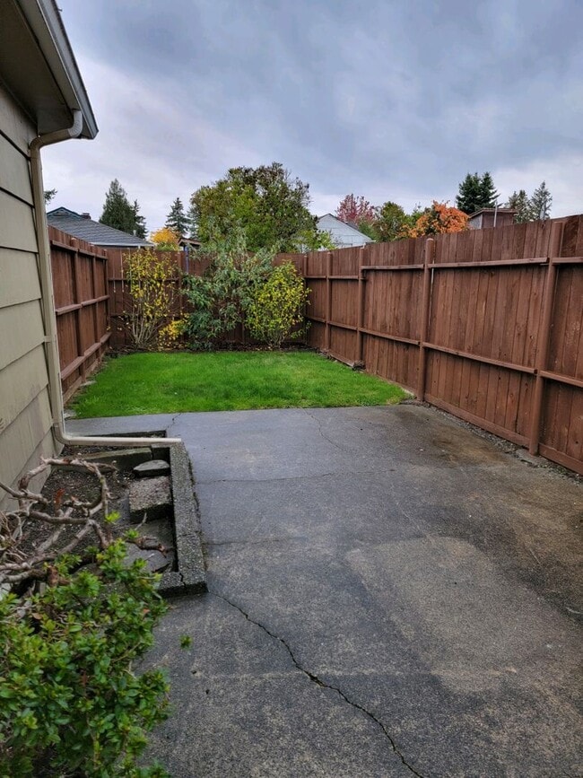 Building Photo - 3 Bedroom, 1 bath S Tacoma Home!
