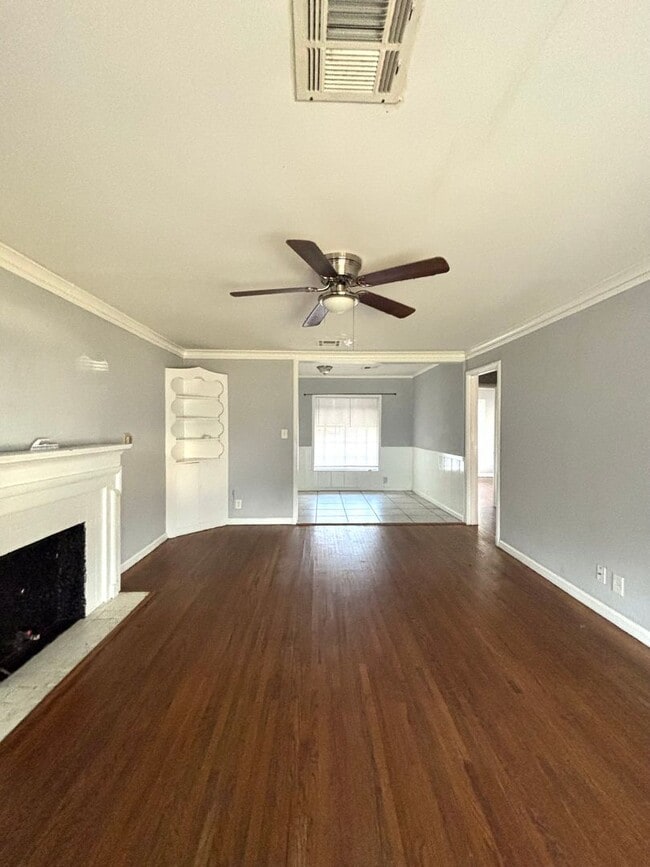 Building Photo - Beautiful Cozy 2 bedroom home