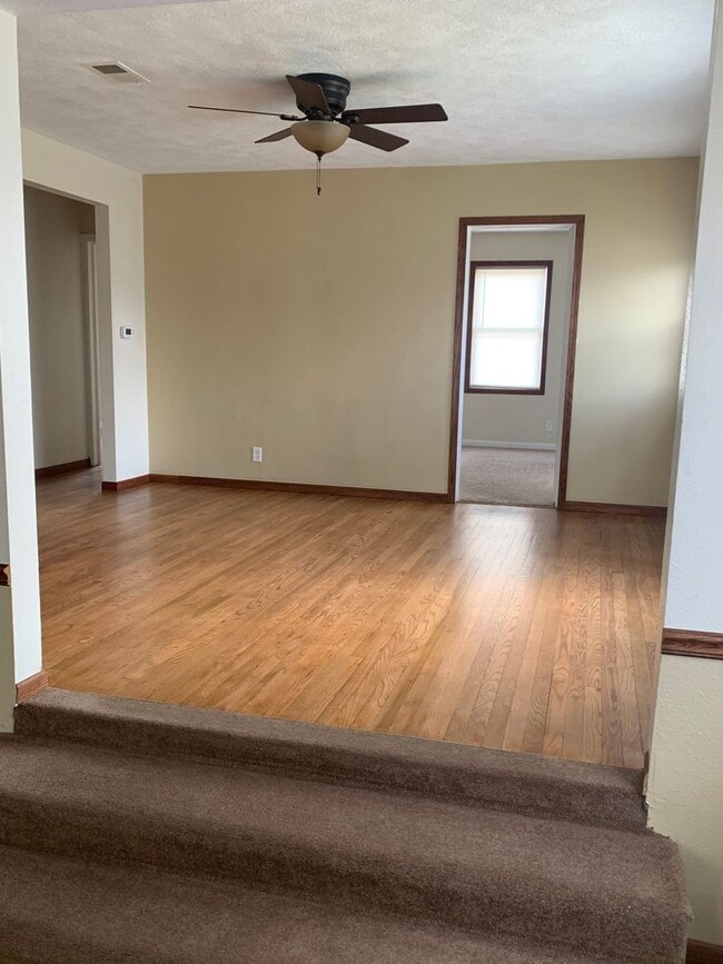Building Photo - Spacious 3 Bedroom, 2 Bathroom Home near A...