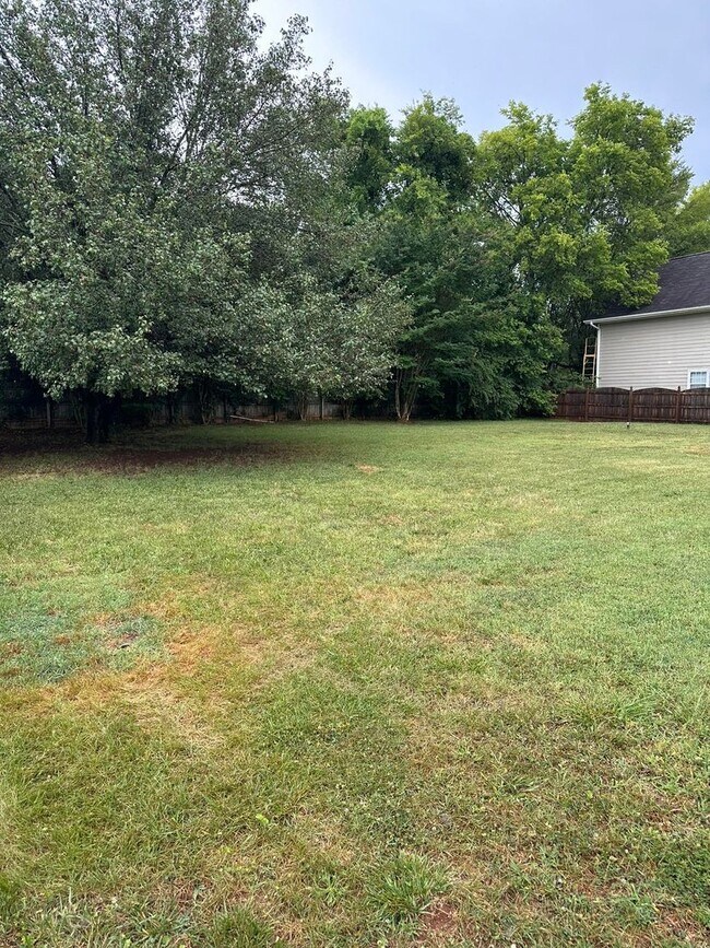 Building Photo - 161 Raspberry Way