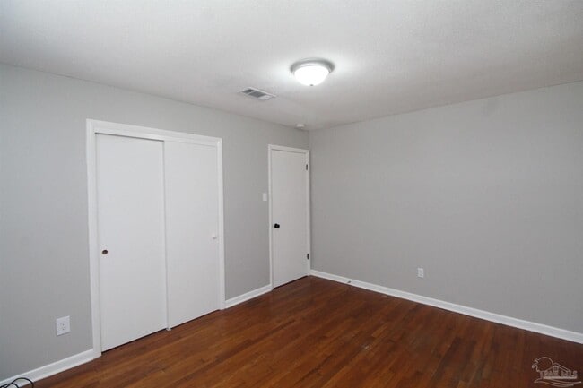 Building Photo - 642 Ditmar St