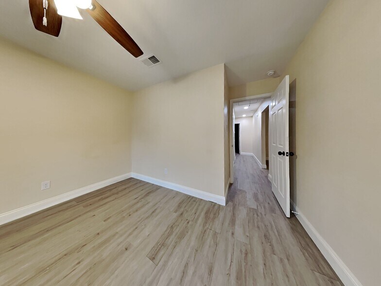 Building Photo - 2905 Shady Creek Dr