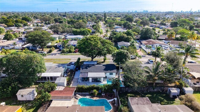 Building Photo - 600 N 66 Terrace